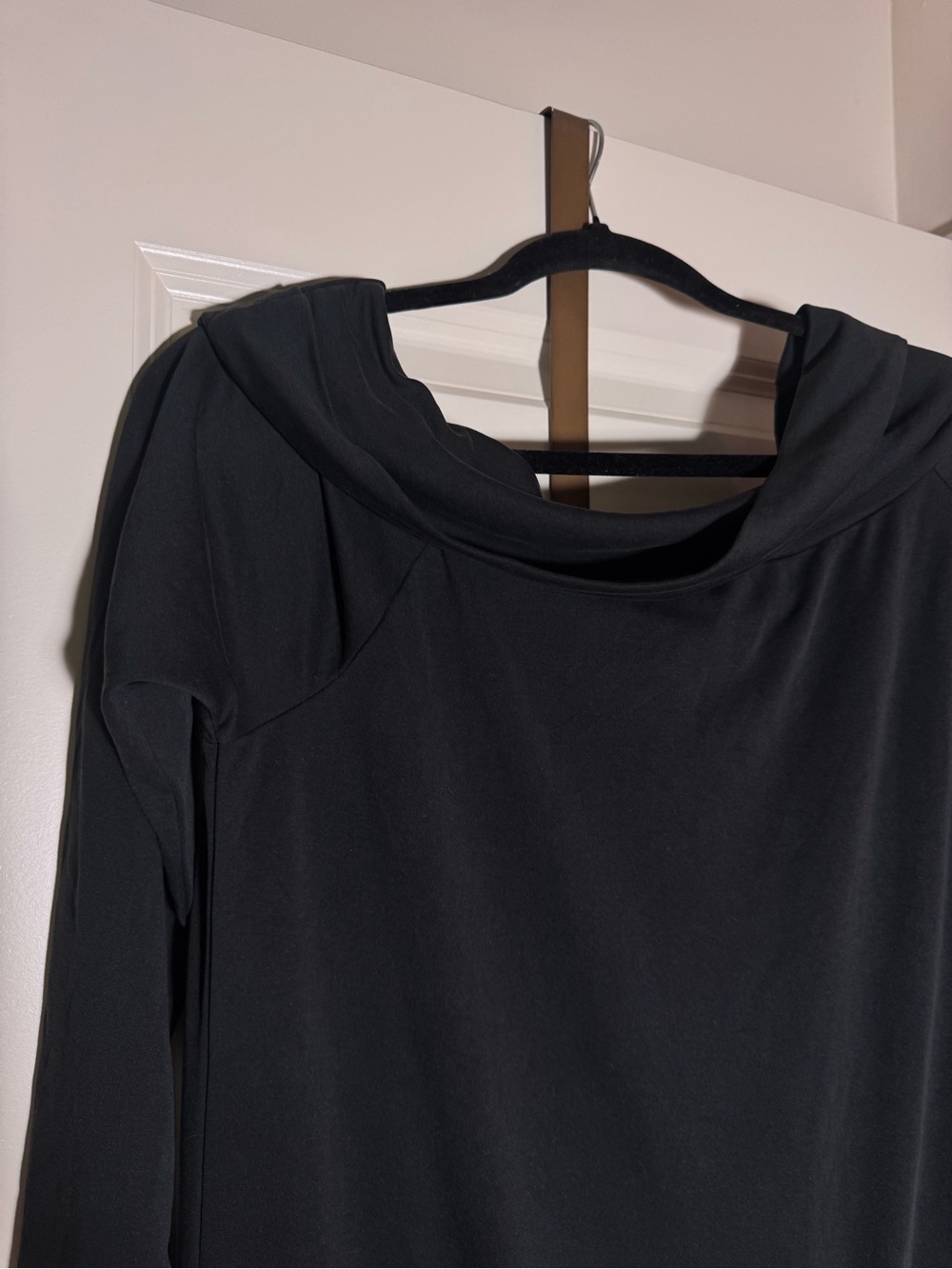 Fabletics Women’s Black Solid Off-Shoulder Long Sleeve Jumpsuit Pockets L - Picture 3 of 7